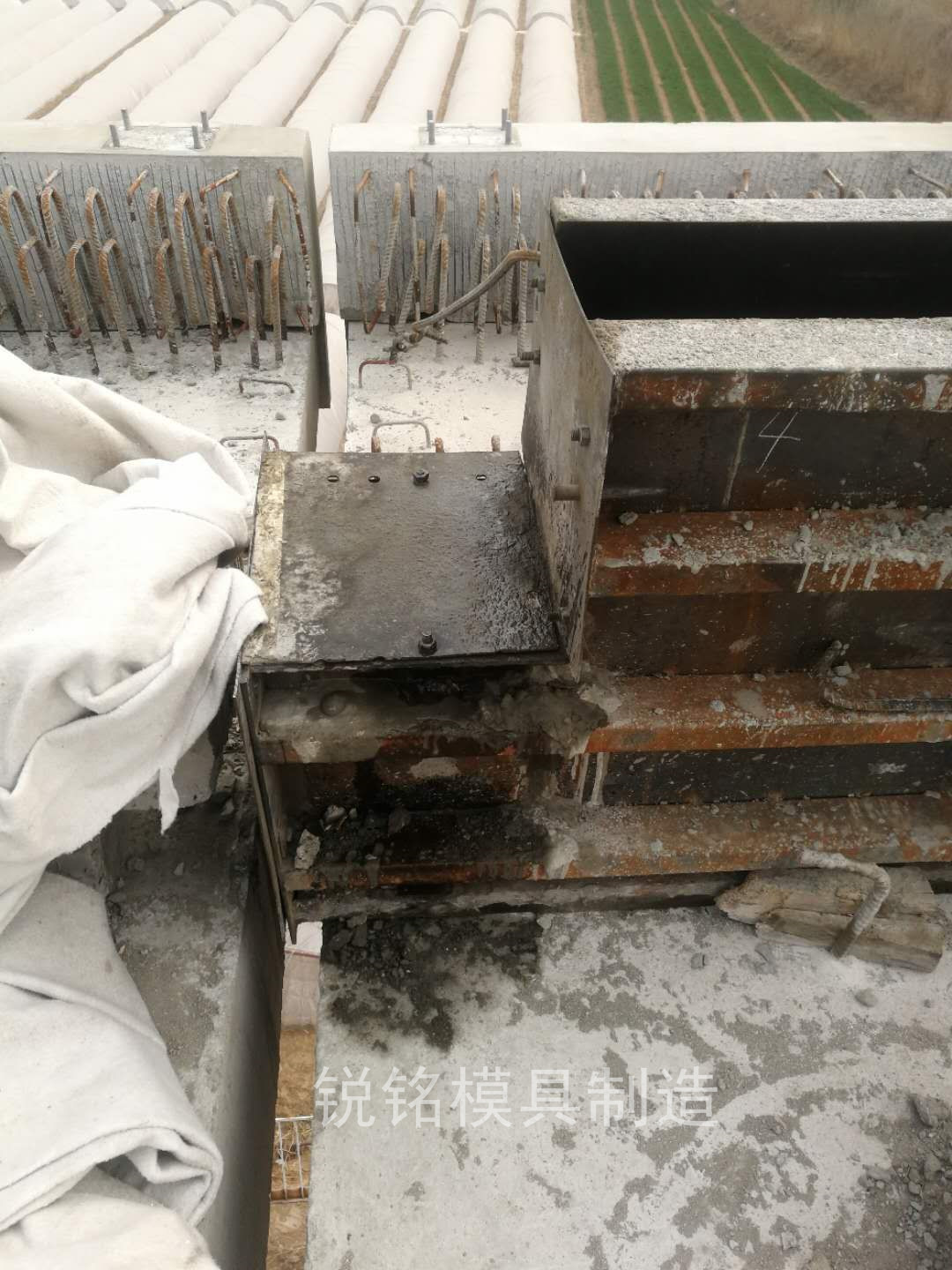 挡土墙模具的使用介绍