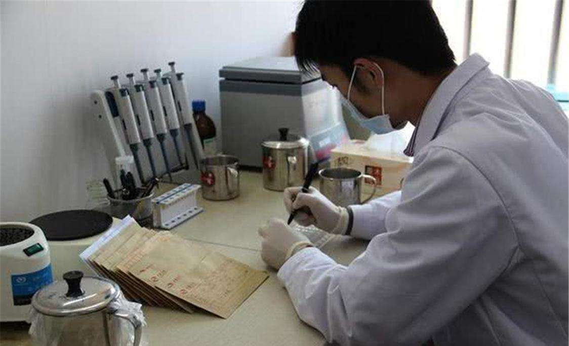 【2025较新】父子鉴定要花多少钱?两种方式价格大不同!