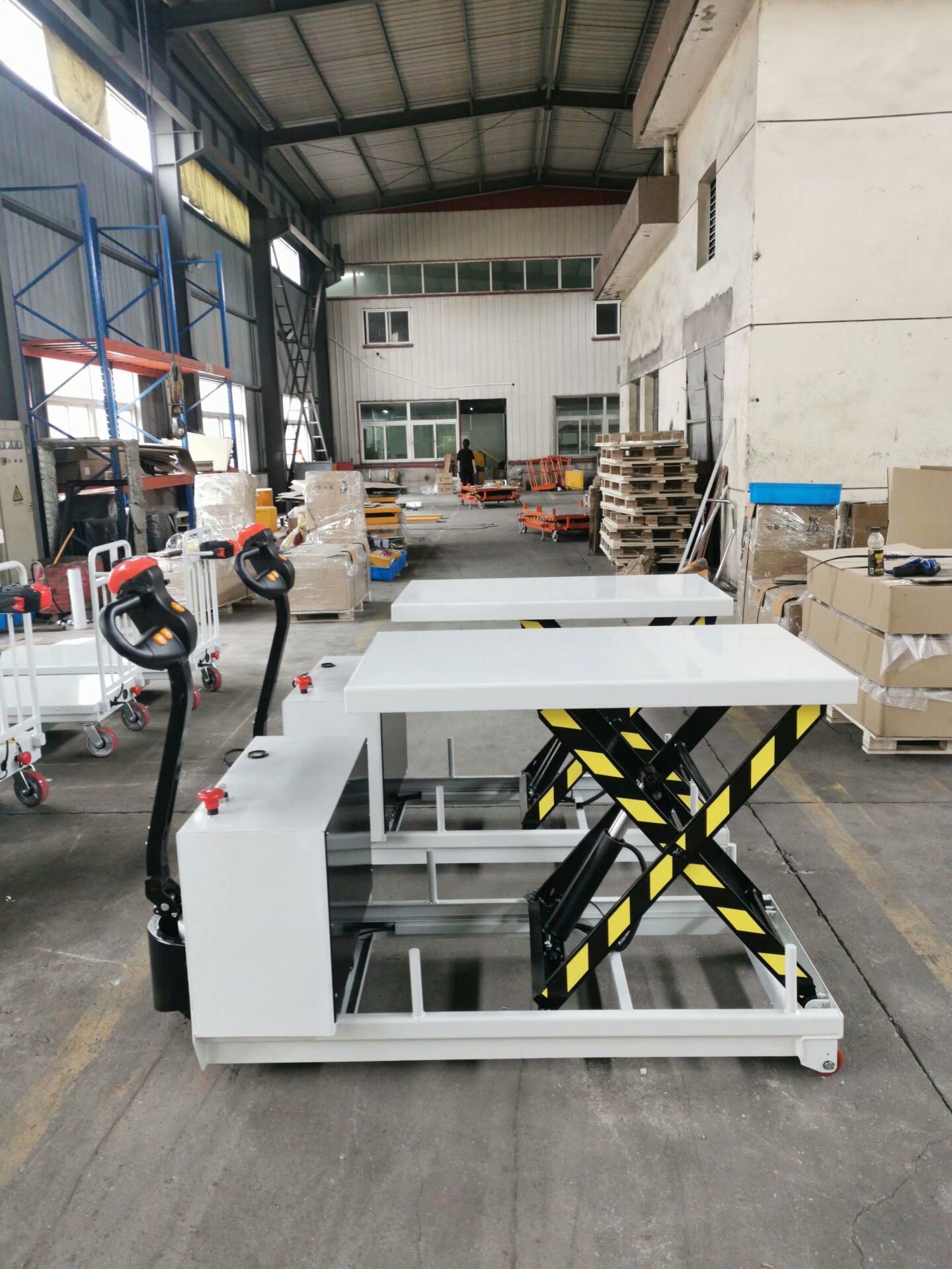 供应电动升降平台与移动液压平台(滚筒台面)