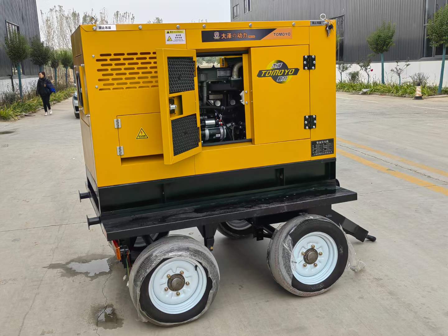 20kw静音柴油发电机-黄色大尺寸-带拖车 (21)