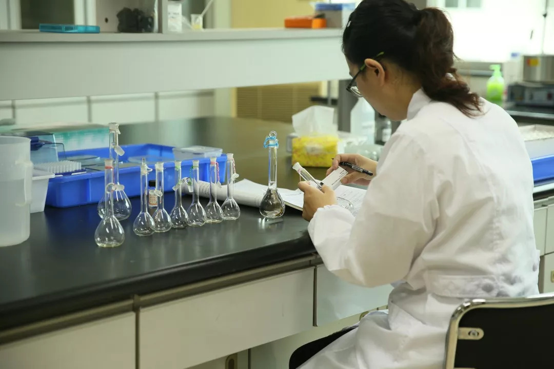 亲子鉴定费用价格明细表（附2025年亲子鉴定收费标准）