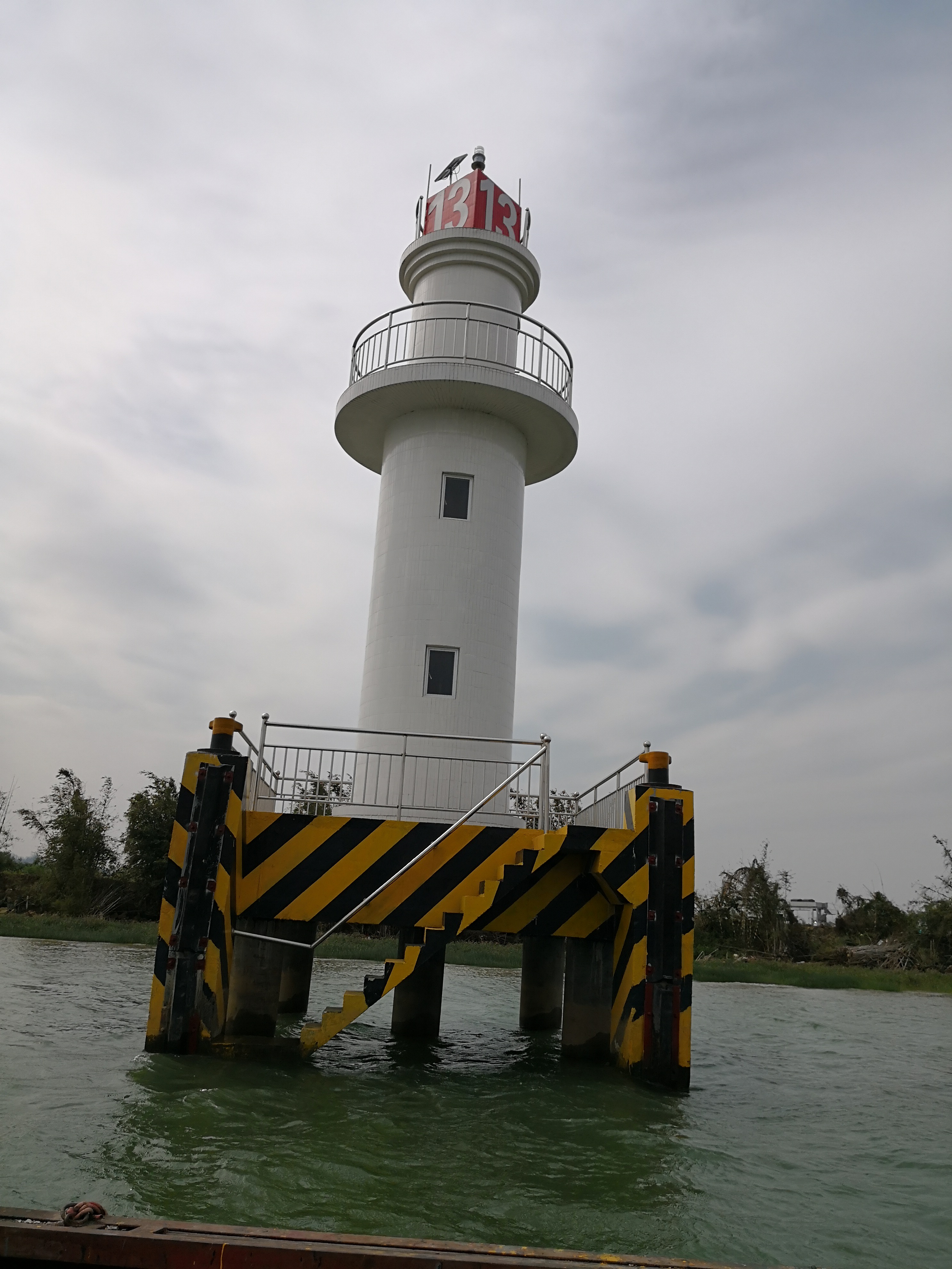 中山市磨刀门和鸡鸦水道塔标一体化太阳能遥测遥控航标灯安装项目