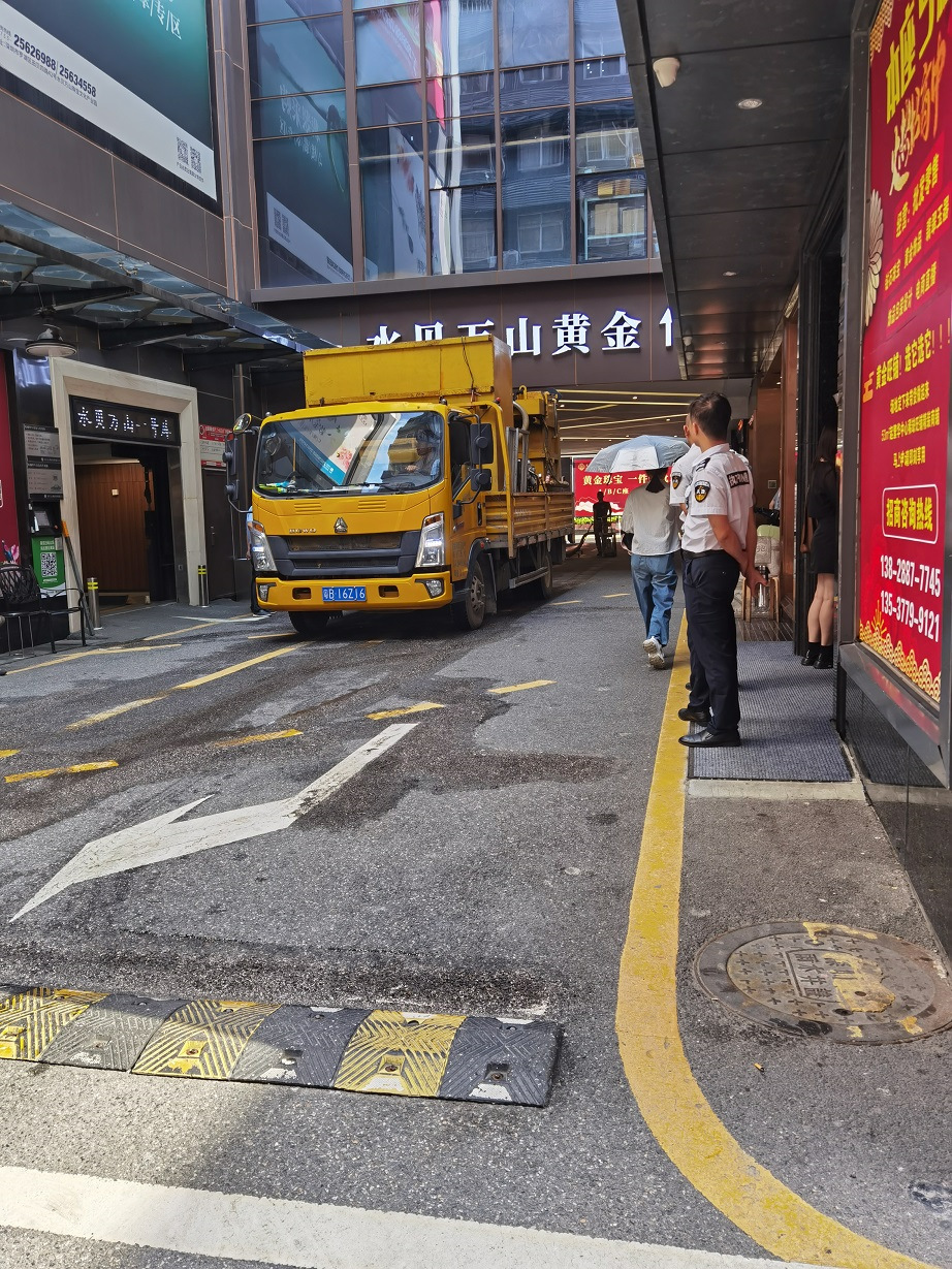 深圳停车场旧标线清除(柏油路水除线) 