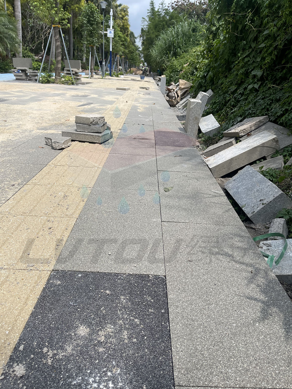 深圳光明同仁与科联路 300x600浅灰审核 300x300黄色盲道6_副本