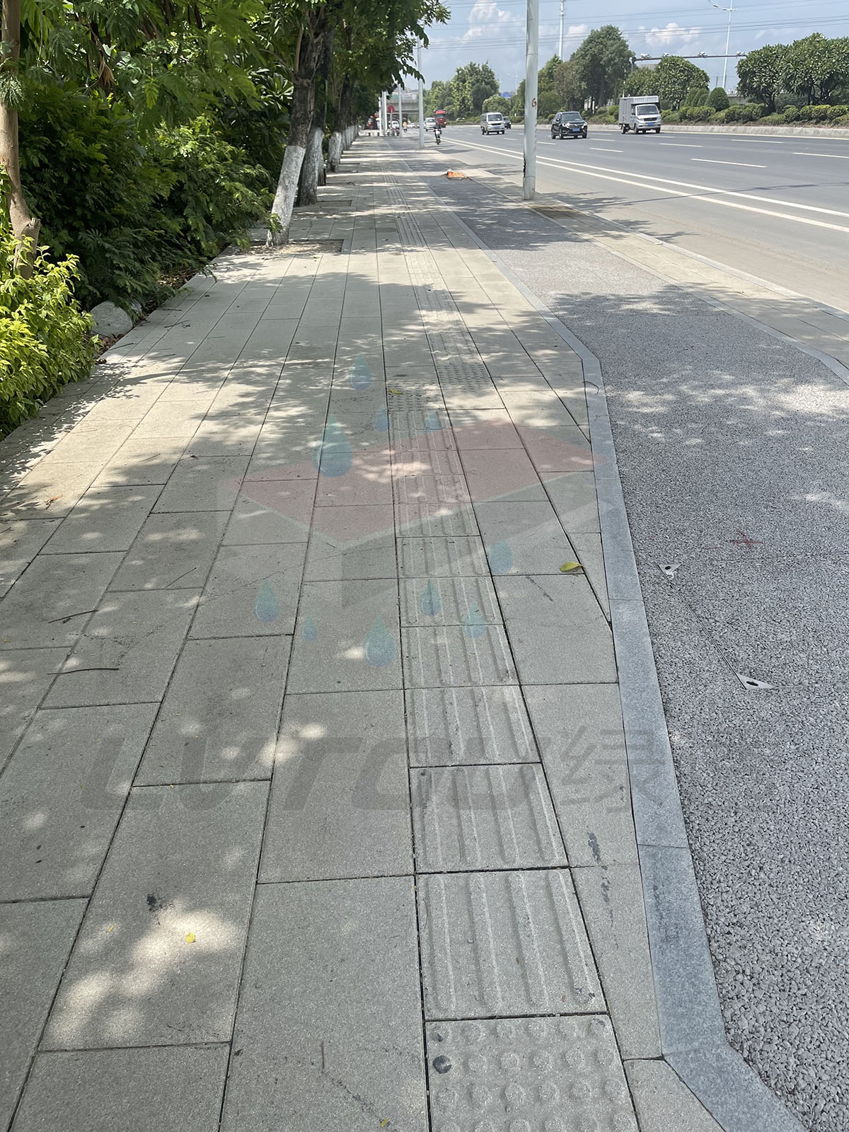 汕头市潮汕路道路提升 300x600芝麻白 300x300芝麻白盲道4_副本