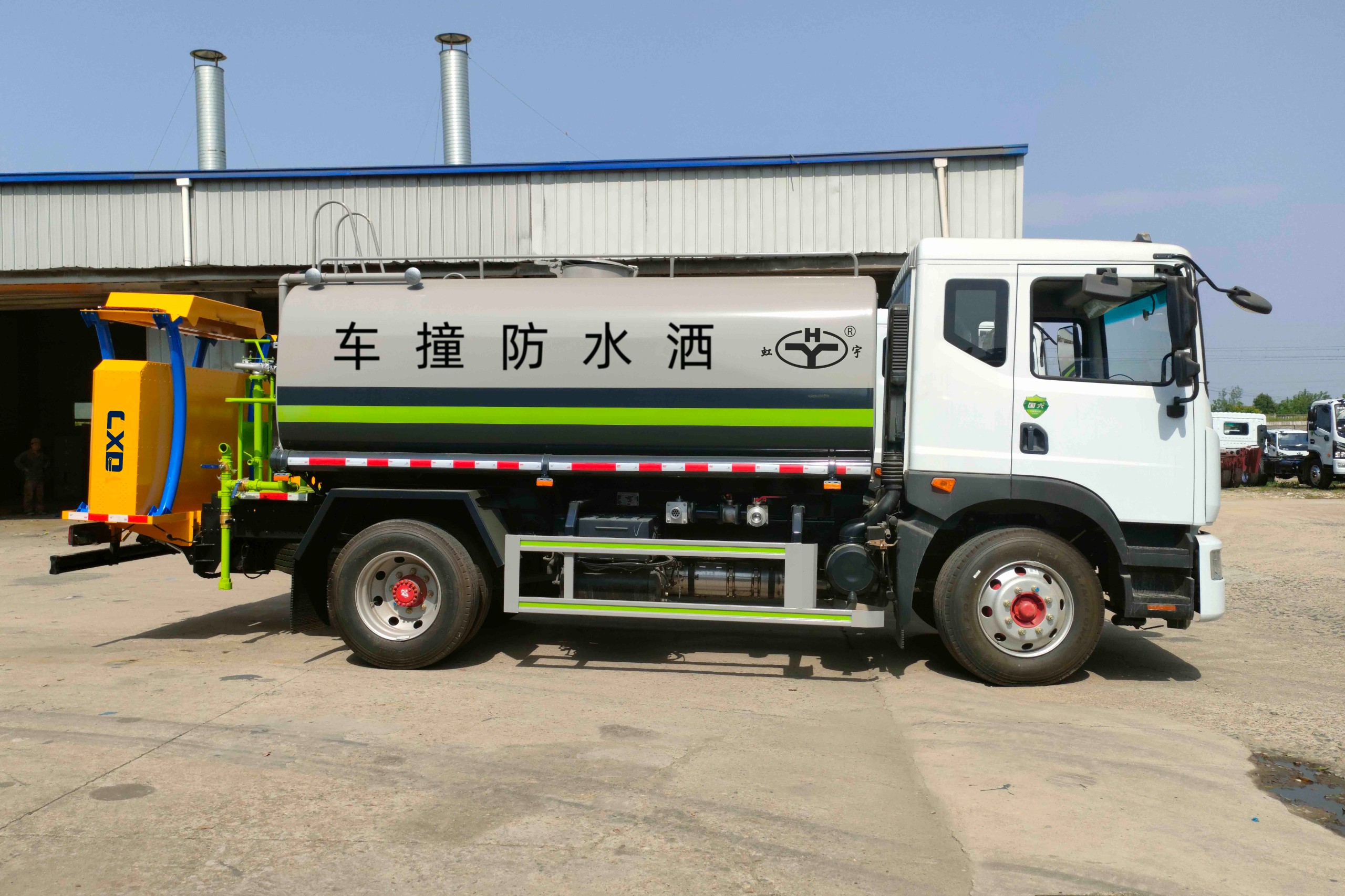 东风D9-70K_80K洒水防撞车 (2)