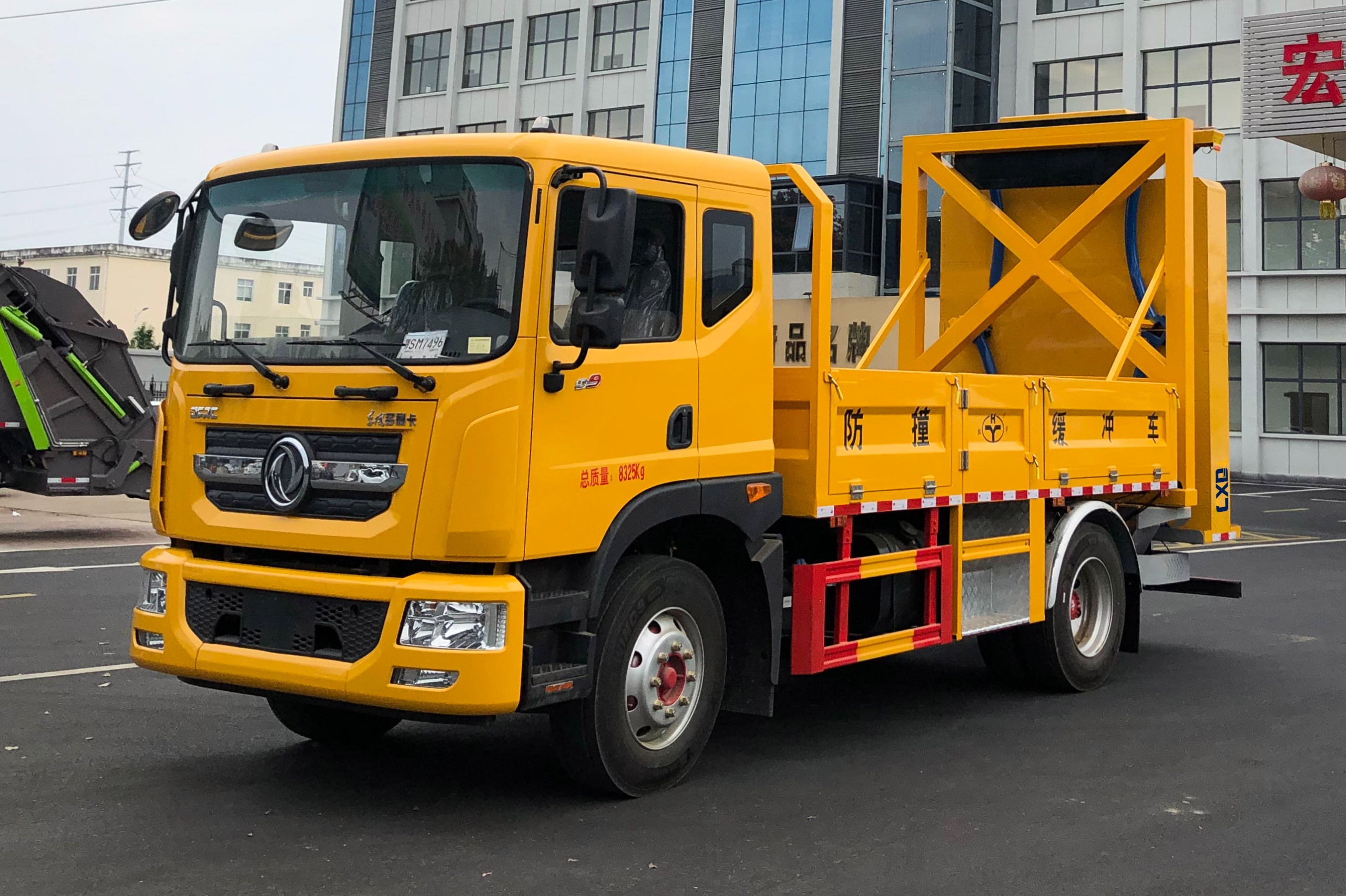 东风多利卡D9-100K_110K防撞缓冲车