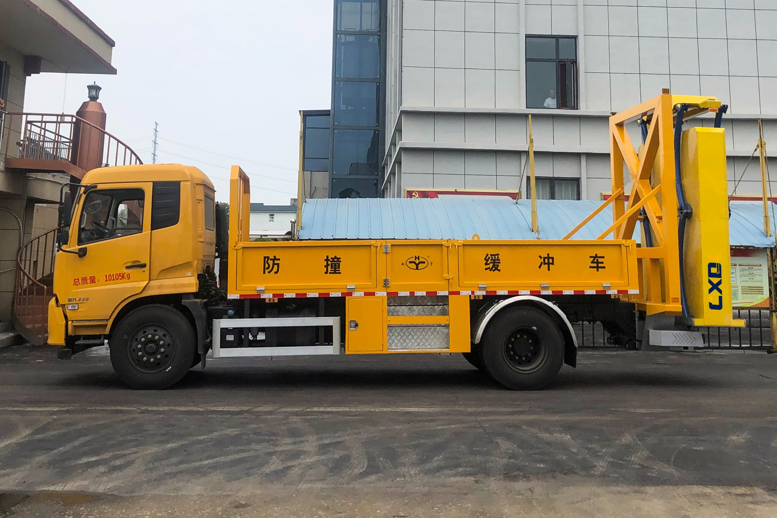 东风天锦100K_110K防撞缓冲车 (2)