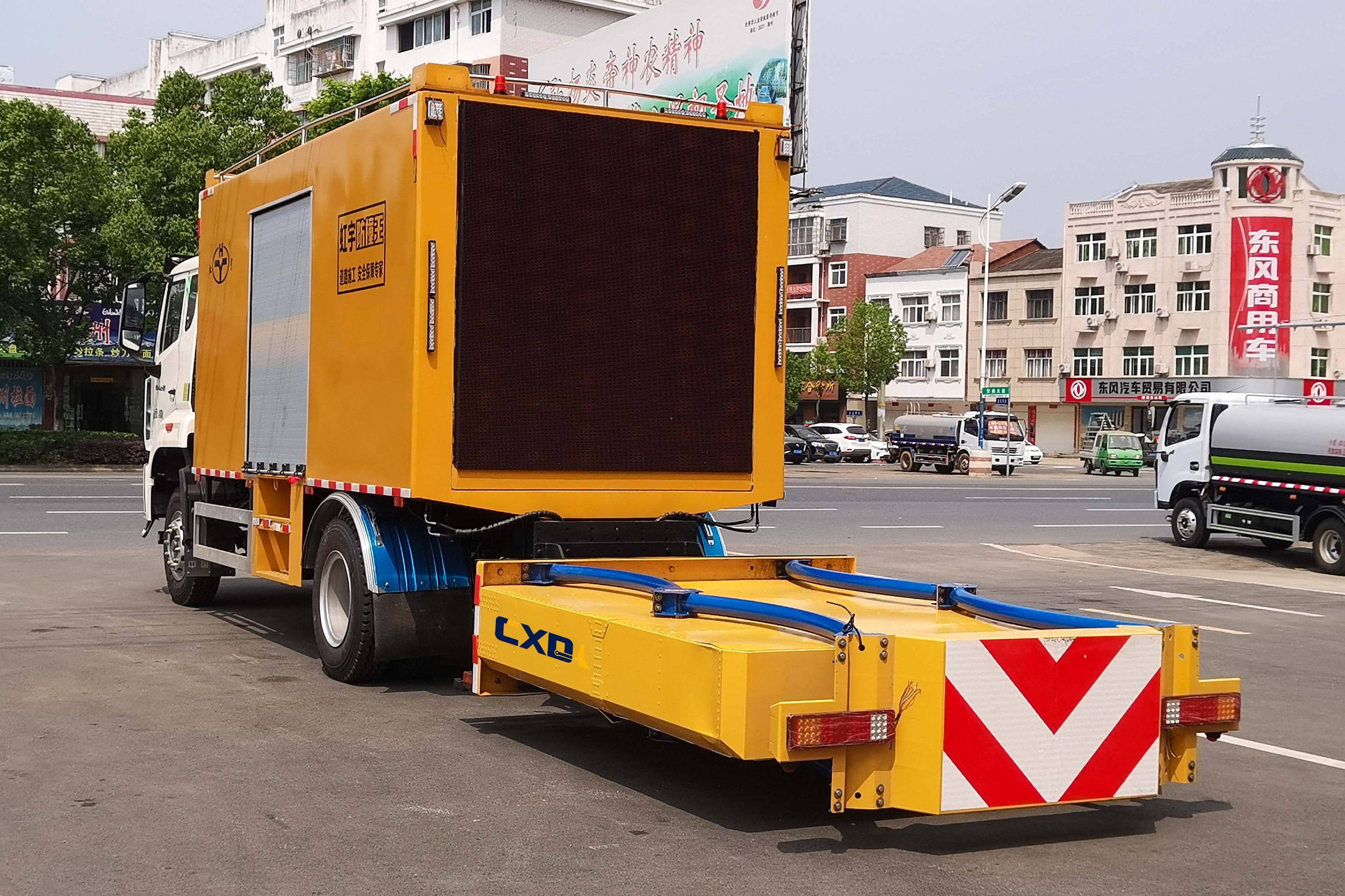 重汽多功能箱式100K防撞缓冲车 (5)