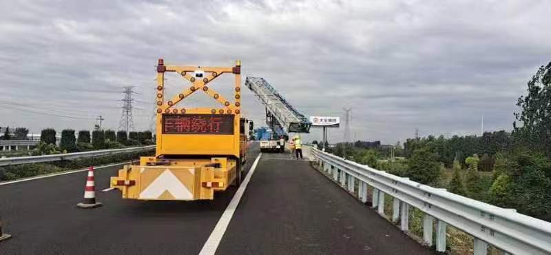 马路施工出租防撞车