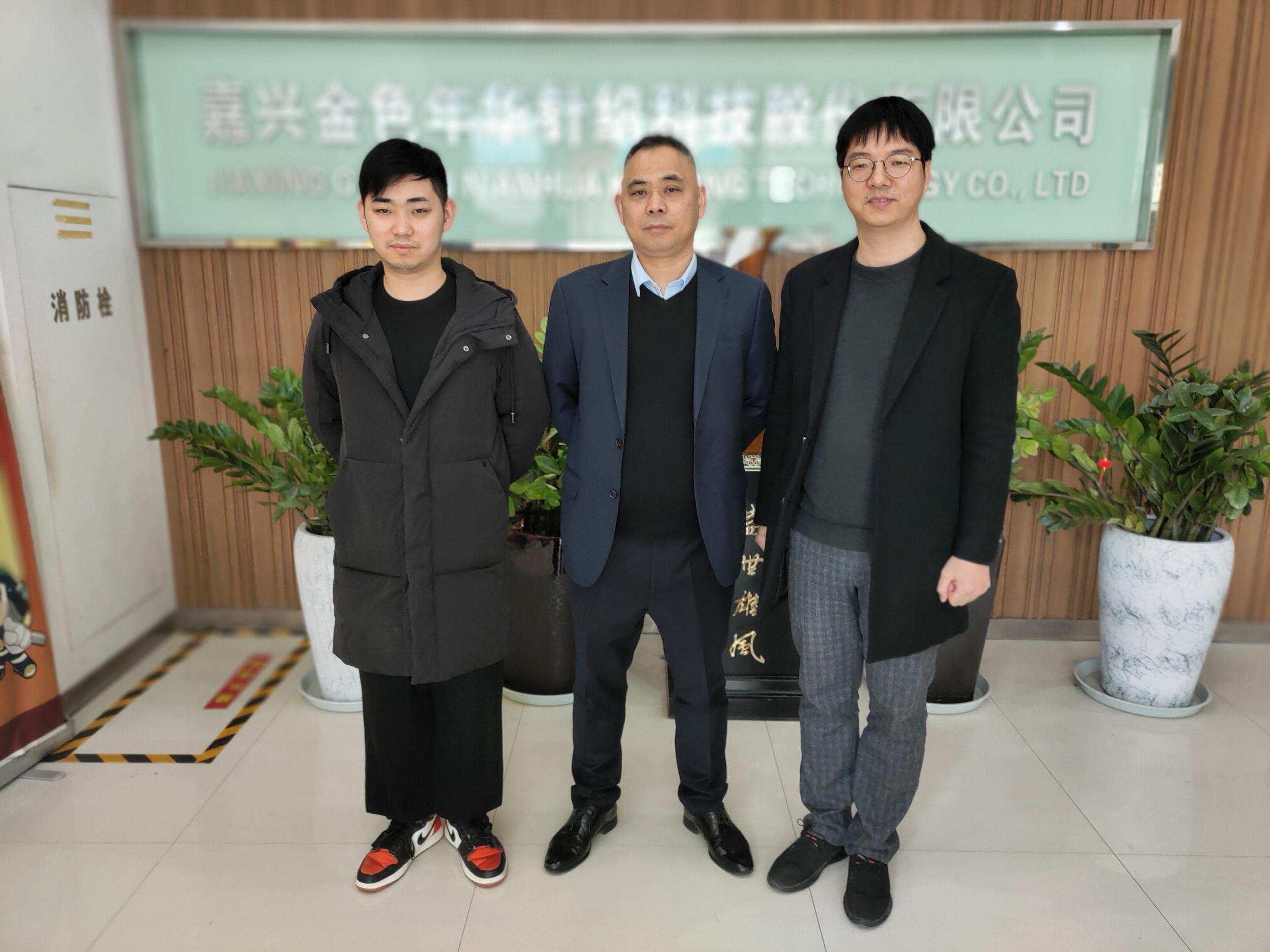 衣湃软件签约金色年华服饰.jpg