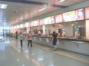  酒店内滑倒摔伤　酒店终审被判赔偿