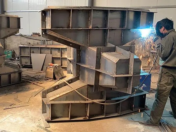 扭王字块钢模具使用过程中的安全事项