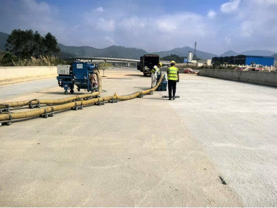 四川达州（机场快速路）中交一航局 20万平方 （桥面抛丸+道桥防水涂料）