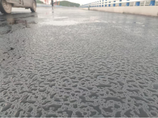 四川泸州（长江二桥连接线）  9万平方（道桥防水涂料）