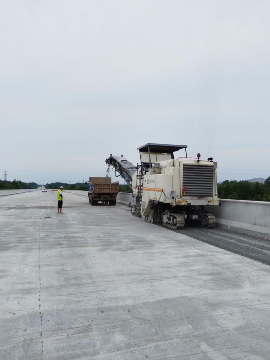 湖南醴陵11万平方桥面抛丸+桥面防水+纤维