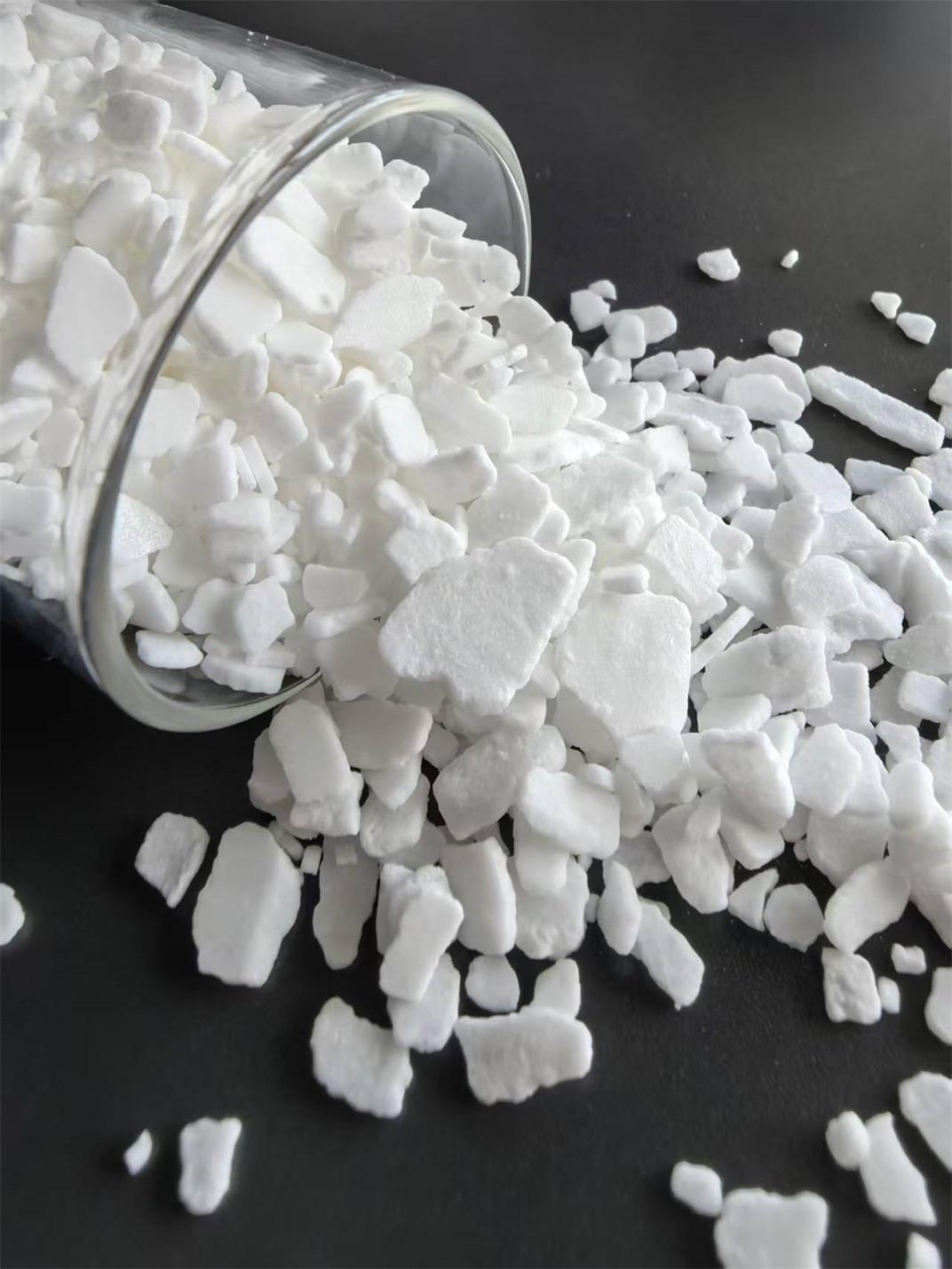 二水氯化钙 （片状）