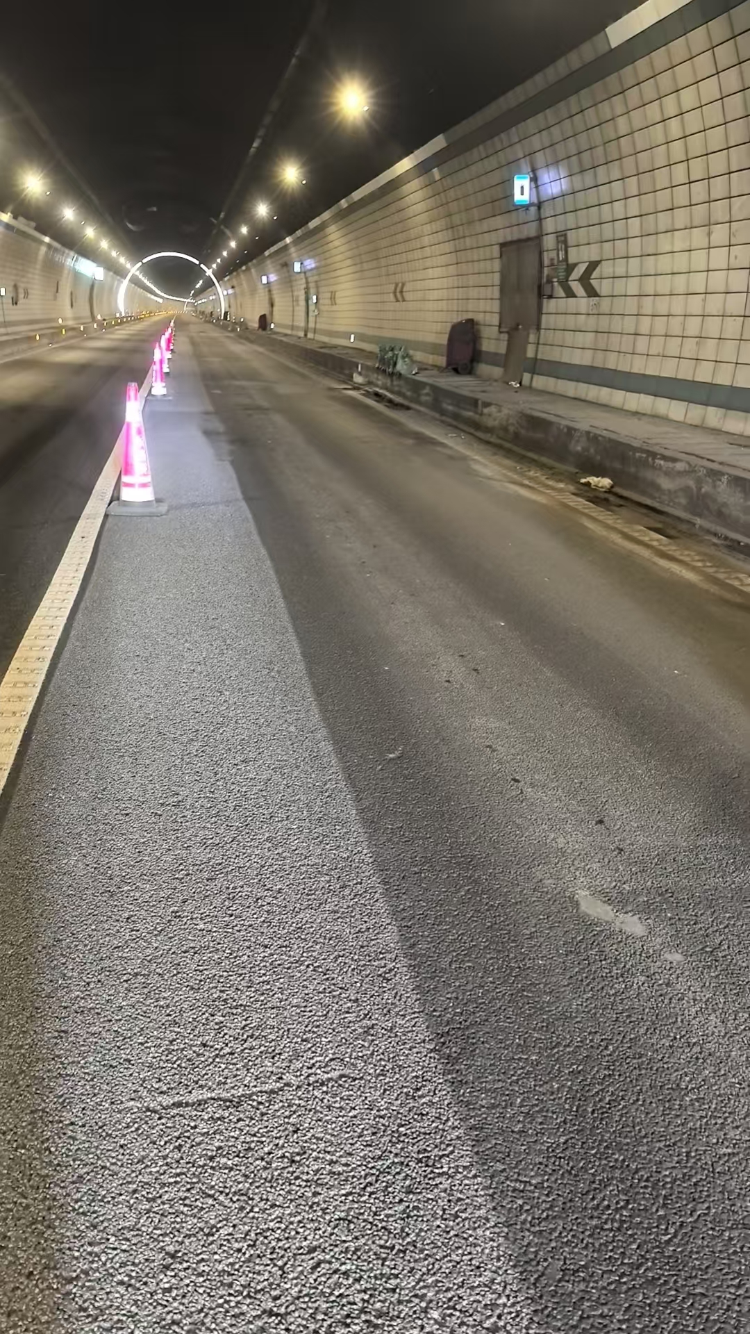 广东清远二广高速隧道沥青路面抛丸抗滑系数