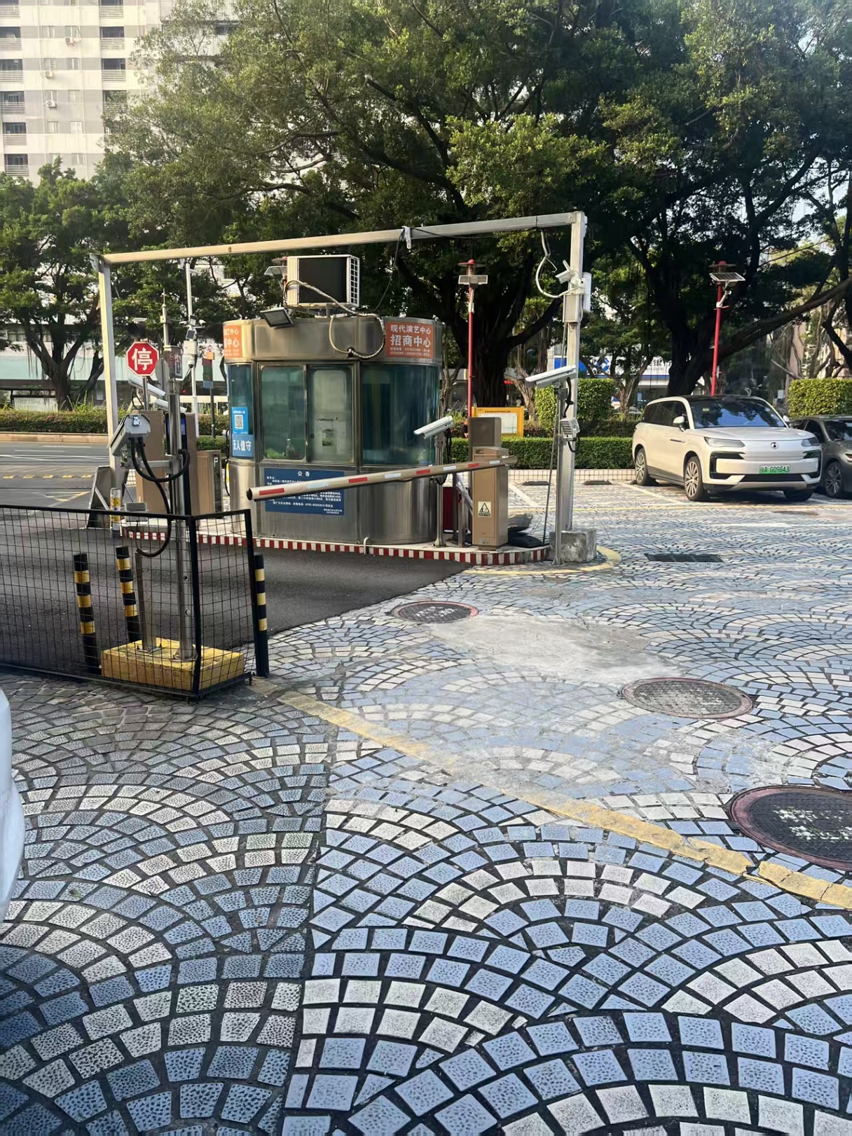 深圳罗湖小区停车场许可证办理业主同意要求及写字楼产权分散处理